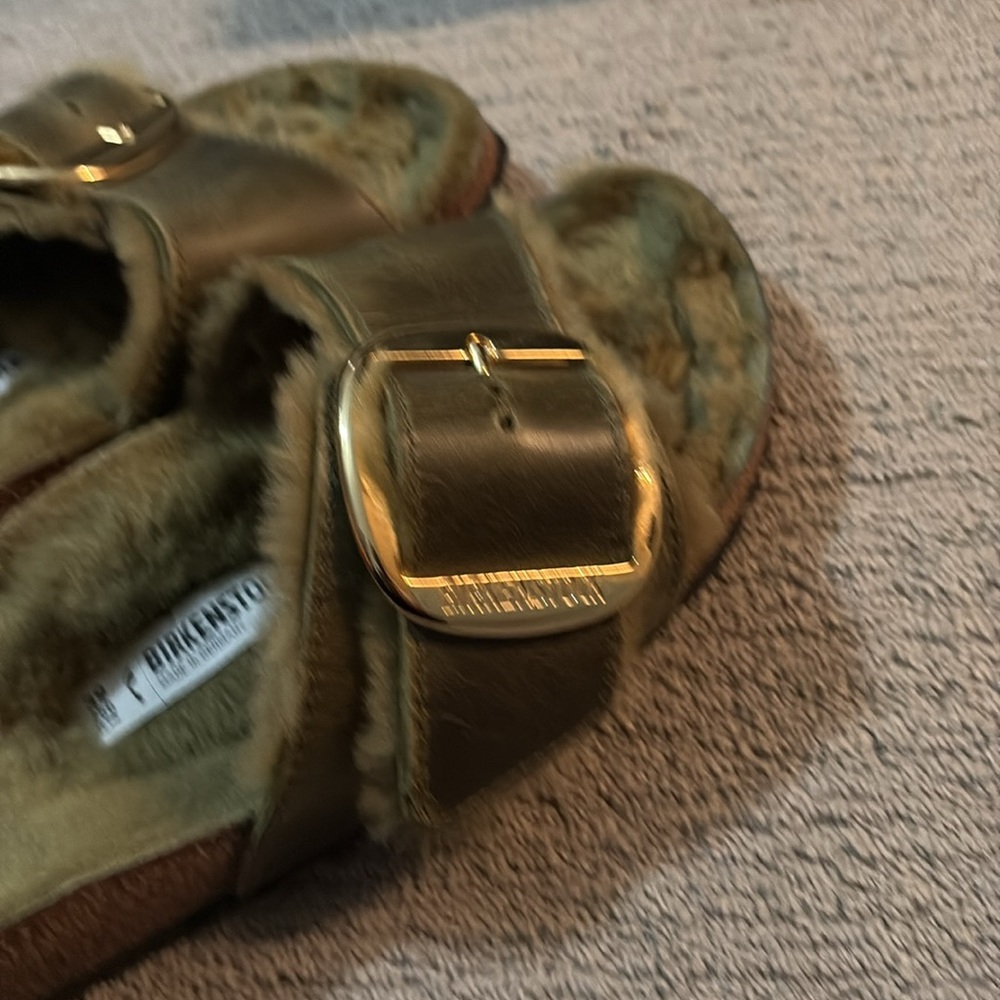 Birkenstock Khaki Fur-Lined Sandals with Metallic Buckle - Picture 4 of 5